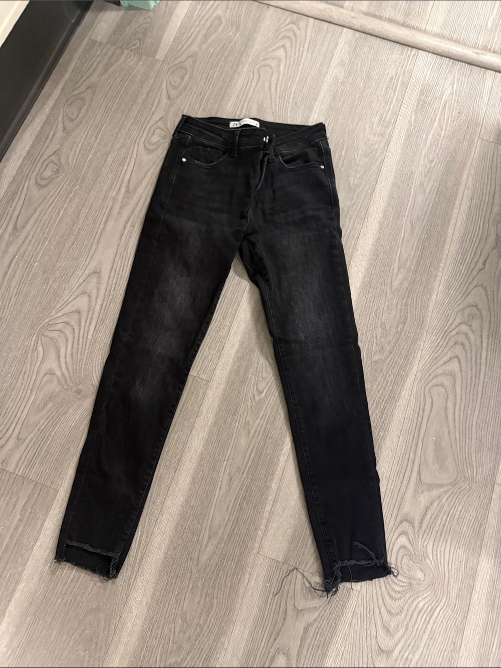 Zara Women’s Skinny Jeans in Black